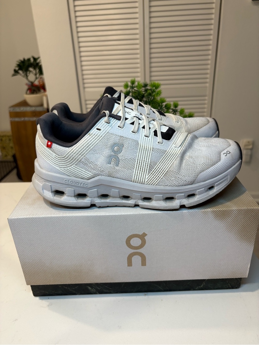 On Cloud Cloudgo Grey Black womens running shoes size 8.5